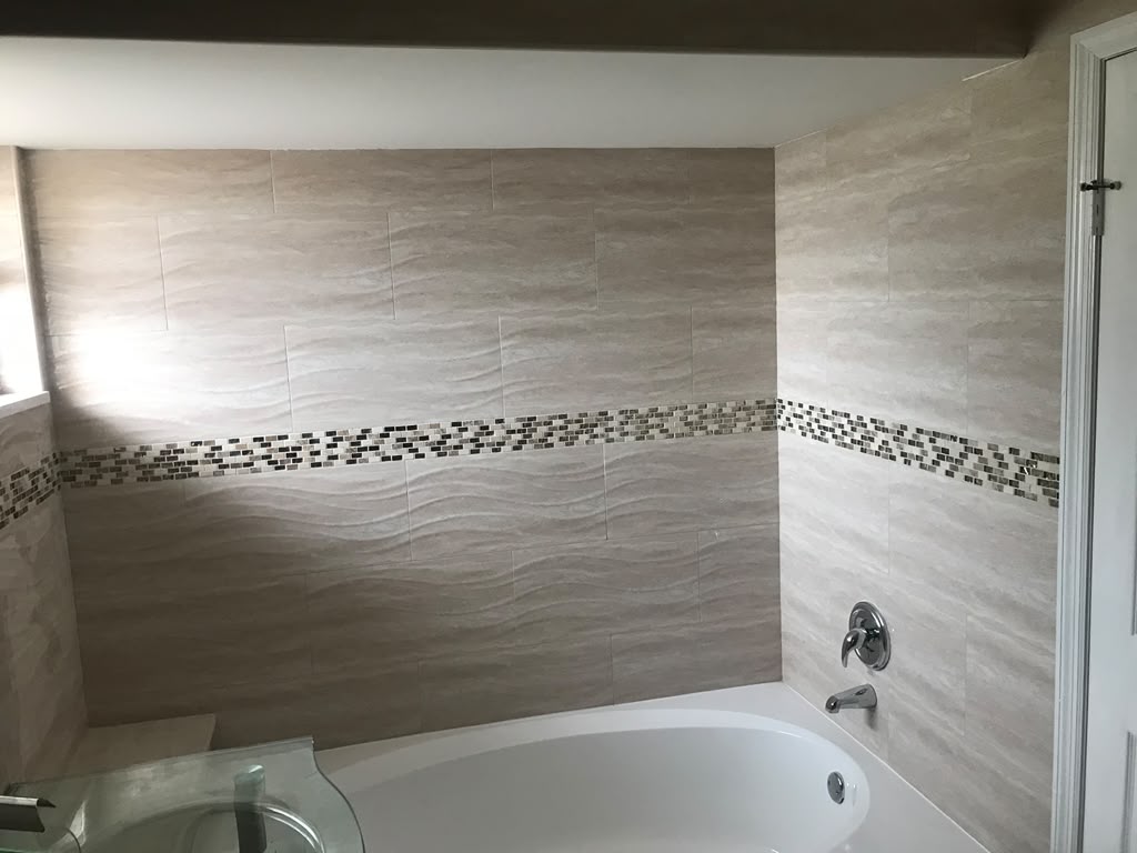 Finished neutral tile bathtub surround